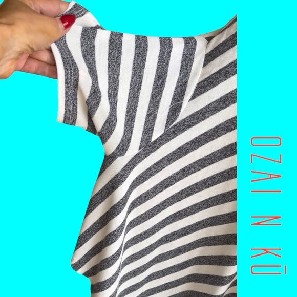 Asymmetric gray, and white top with red detail - Picture 3 of 10